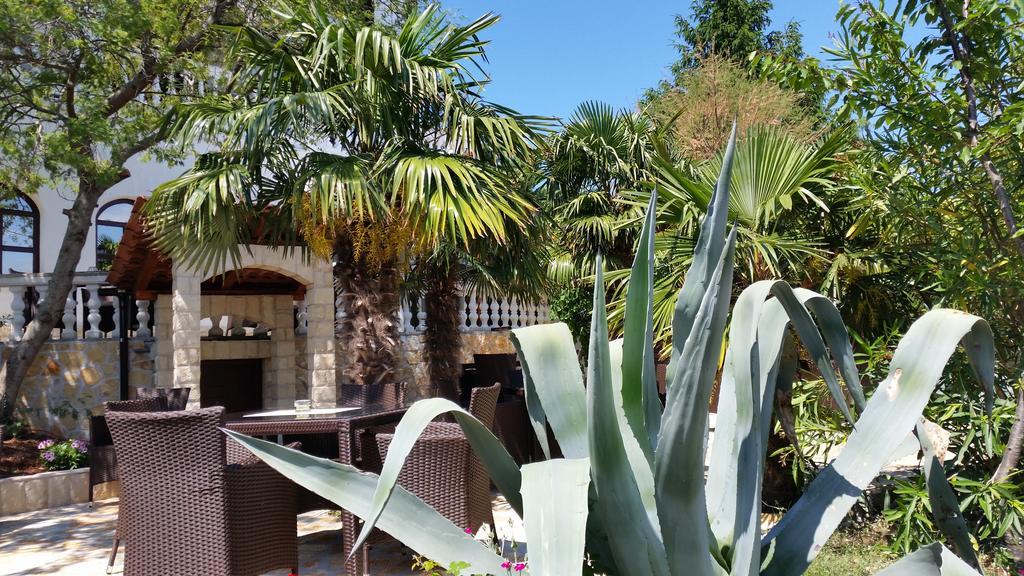 Guest House Villa Marlis Malinska Exterior photo