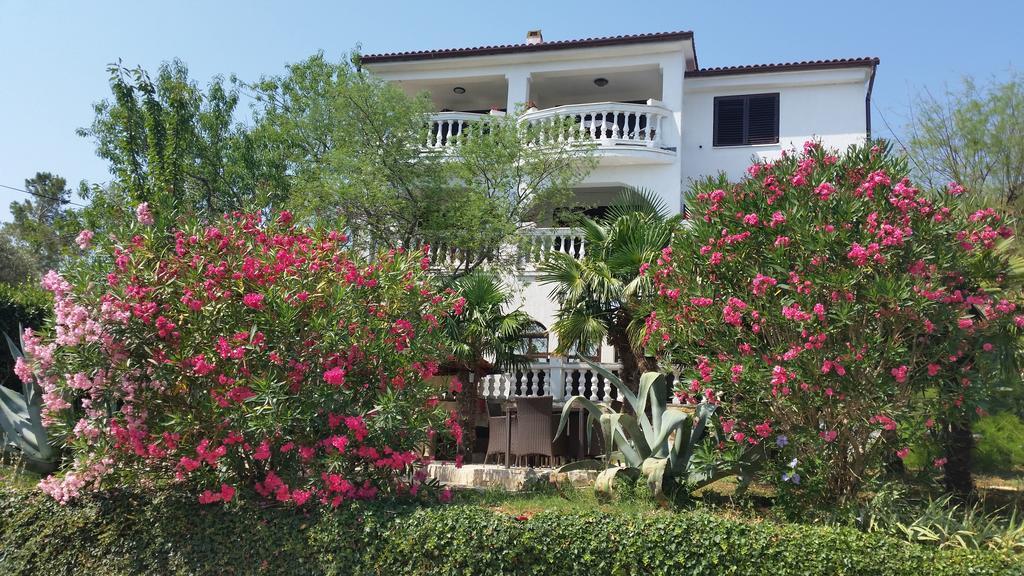 Guest House Villa Marlis Malinska Exterior photo