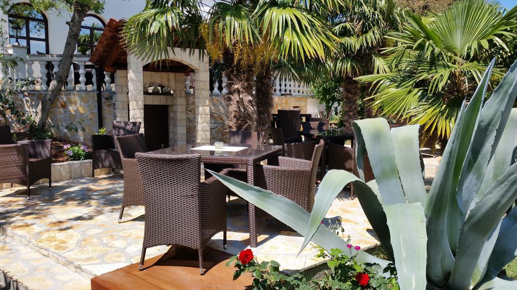 Guest House Villa Marlis Malinska Exterior photo